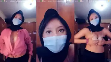 Bokep Jilbab Tika Sambil Live Show Sangat Viral poster